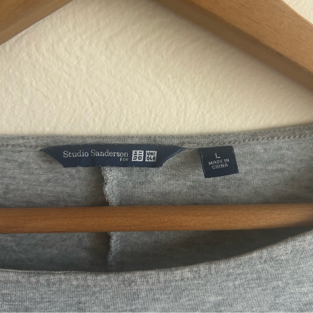 Uniqlo x Studio Sanderson Floral Ruffle Sleeve Gray Tee - Size L - Picture 2 of 4